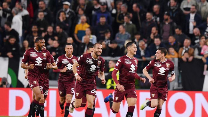 TURIN, ITALY - MAY 03: Sasa Lukic of Torino celebrates with team mates after scoring the opening goal during the Serie A match between Juventus and Torino FC on May 03, 2019 in Turin, Italy. (Photo by Tullio M. Puglia/Getty Images) 