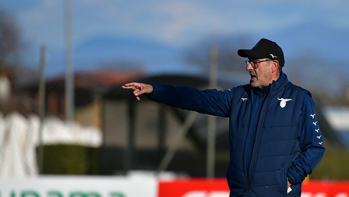 ROME, ITALY - FEBRUARY 13: SS Lazio head coach Maurizio Sarri looks on during the SS Lazio training session ahead of their UEFA Champions League match against SS Lazio and Bayern Munchen at Formello sport centre on February 13, 2024 in Rome, Italy. (Photo by Marco Rosi - SS Lazio/Getty Images) Bayern? Meglio il derby…la provocazione di Sarri attizza la Capitale… - immagine 1