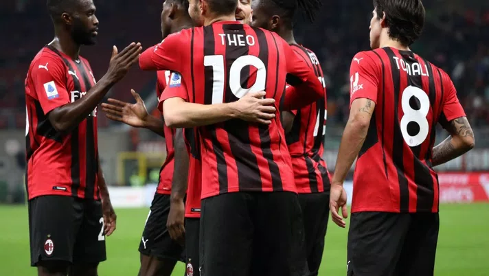 MILAN, ITALY - SEPTEMBER 22: Theo Hernandez #19 of AC Milan celebrates his goal with his team-mate Alexis Saelemaekers (back) during the Serie A match between AC Milan and Venezia FC at Stadio Giuseppe Meazza on September 22, 2021 in Milan, Italy. (Photo by Marco Luzzani/Getty Images)