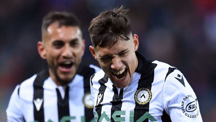 UDINE, ITALY - MARCH 13: Nahuel Molina of Udinese Calcio celebrates after scoring the opening goal during the Serie A match between Udinese Calcio and AS Roma at Dacia Arena on March 13, 2022 in Udine, Italy. (Photo by Alessandro Sabattini/Getty Images) D.t. Udinese: “So che la Juve è su Molina, abbiamo un ottimo rapporto! La scelta su Beto” - immagine 1