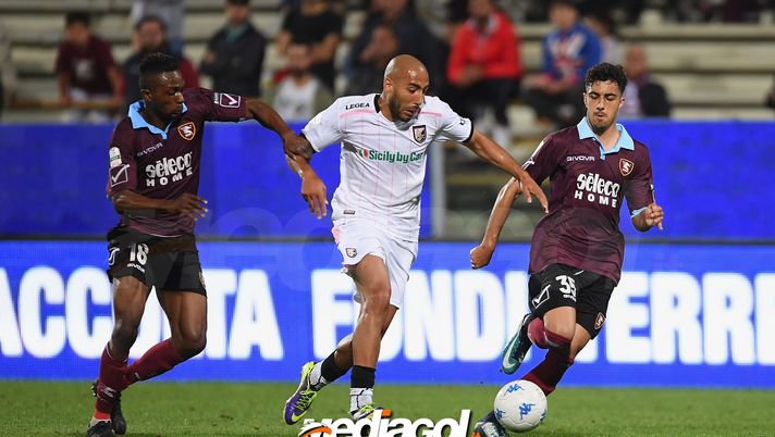 SALERNO, ITALY - MAY 18: Player of US Salernitana Akpa Akpro vies with US Citta di Palermo player Haitam Aleesami during the Serie B match between US Salernitana and US Citta di Palermo at Stadio Arechi on May 18, 2018 in Salerno, Italy. (Photo by Francesco Pecoraro/Getty Images) SALERNO, ITALY - MAY 18: Player of US Salernitana Akpa Akpro vies with US Citta di Palermo player Haitam Aleesami during the Serie B match between US Salernitana and US Citta di Palermo at Stadio Arechi on May 18, 2018 in Salerno, Italy. (Photo by Francesco Pecoraro/Getty Images)