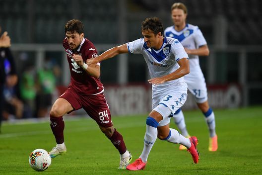 TURIN, ITALY - JULY 08:  Simone Verdi (L) of Torino FC is challenged by Ales Mateju of Brescia Calcio during the Serie A match between Torino FC and  Brescia Calcio at Stadio Olimpico di Torino on July 8, 2020 in Turin, Italy.  (Photo by Valerio Pennicino/Getty Images) 