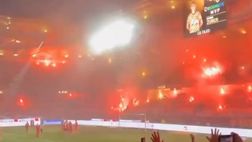 Titolo greco all’AEK Atene, fuochi e fiamme dentro e fuori dallo stadio