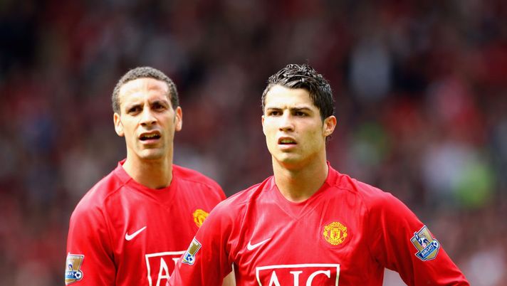 MANCHESTER, UNITED KINGDOM - MAY 03: Cristiano Ronaldo (R) of Manchester United and team mate Rio Ferdinand react to Nani's sending off during the Barclays Premier League match between Manchester United and West Ham United at Old Trafford on May 3, 2008 in Manchester, England. (Photo by Clive Mason/Getty Images) Rio Ferdinand: “Quando CR7 perdeva a ping-pong e quasi piangeva…” - immagine 1
