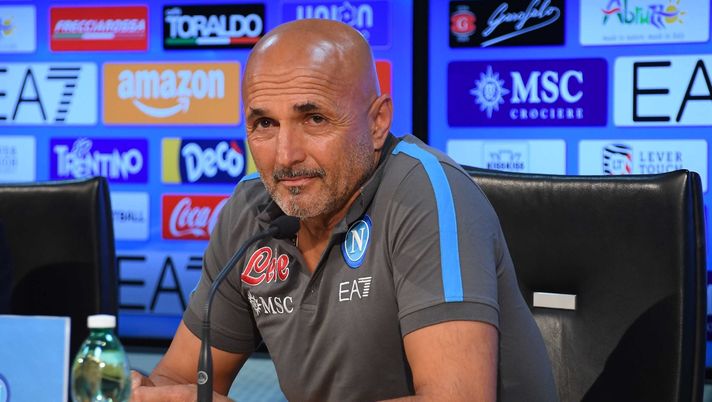 NAPLES, ITALY - SEPTEMBER 30: Head coach Luciano Spalletti of SSC Napoli speaks at a press conference on September 30, 2022 in Naples, Italy. (Photo by SSC NAPOLI/SSC NAPOLI via Getty Images) Spalletti: “I nazionali stanno bene, nessun turnover. Scudetto? Siamo in 7! Su Raspa…” - immagine 1