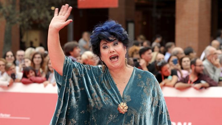 Marisa Laurito: “Se il Napoli vince lo scudetto mi avvolgo nuda nella bandiera” - immagine 1
