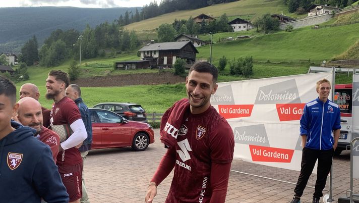 Rolando Mandragora al termine di un allenamento a Santa Cristina