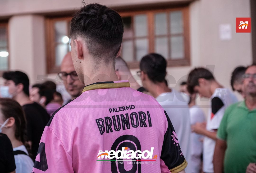FOTO RITIRO PALERMO, Brunori e l’incontro con i tifosi al Barbera (Gallery) - immagine 12