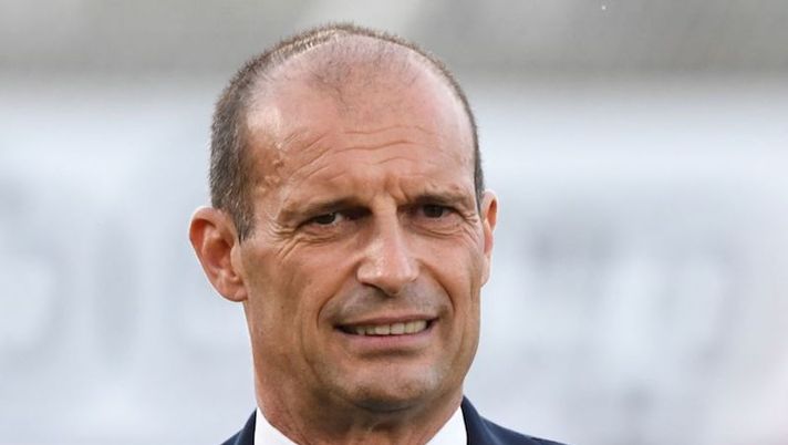 Juventus' Italian head coach Massimiliano Allegri attends the Italian Serie A football match between Spezia and Juventus on September 22, 2021 at the Alberto-Picco stadium in La Spezia. (Photo by ANDREAS SOLARO / AFP) (Photo by ANDREAS SOLARO/AFP via Getty Images) Tutto Allegri: “Non convocato Rabiot! Bonucci e Perin dal 1′, Dybala, Kulusevski, Chiesa…” - immagine 1
