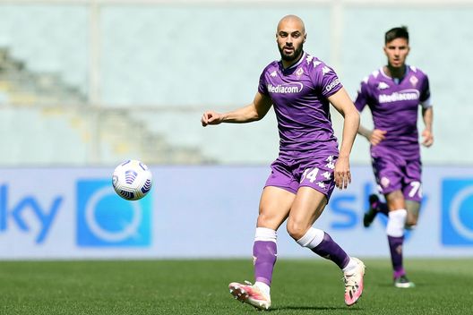  FLORENCE, ITALY - APRIL 25: Sofyan Amrabat of ACF Fiorentina in action during the Serie A match between ACF Fiorentina and Juventus at Stadio Artemio Franchi on April 25, 2021 in Florence, Italy. Sporting stadiums around Italy remain under strict restrictions due to the Coronavirus Pandemic as Government social distancing laws prohibit fans inside venues resulting in games being played behind closed doors. (Photo by Gabriele Maltinti/Getty Images) 