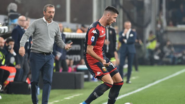 GENOA, ITALY - OCTOBER 05: Paolo Ghiglione of Genoa CFC and Marco Giampaolo head coach of AC Milan during the Serie A match between Genoa CFC and AC Milan at Stadio Luigi Ferraris on October 5, 2019 in Genoa, Italy. (Photo by Paolo Rattini/Getty Images) 