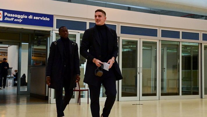 Getty Images Inter-Roma, squadra in partenza per Milano. Zaniolo scherza con la telecamera - immagine 1