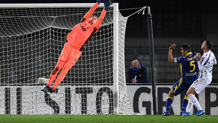 VERONA, ITALY - FEBRUARY 27: Wojciech Szczesny of Juventus jump for the ball during the Serie A match between Hellas Verona FC and Juventus at Stadio Marcantonio Bentegodi on February 27, 2021 in Verona, Italy. (Photo by Alessandro Sabattini/Getty Images ) VERONA, ITALY - FEBRUARY 27: Wojciech Szczesny of Juventus jump for the ball during the Serie A match between Hellas Verona FC and Juventus at Stadio Marcantonio Bentegodi on February 27, 2021 in Verona, Italy. (Photo by Alessandro Sabattini/Getty Images )