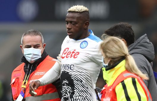 (Photo by Marco Luzzani/Getty Images) Osimhen, San Siro stadio dei tabù, mai un gol e il terribile infortunio al volto- immagine 2
