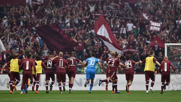 TURIN, ITALY - APRIL 26:  Team of Torino FC celebrate victory at the end of the Serie A match between Torino FC and Juventus FC at Stadio Olimpico di Torino on April 26, 2015 in Turin, Italy.  (Photo by Valerio Pennicino/Getty Images)