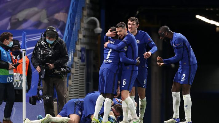 LONDON, ENGLAND - MAY 05: Jorginho, Ngolo Kante, Andreas Christensen and Antonio Ruediger of Chelsea celebrate after Mason Mount (obstructed) scored their team's second goal during the UEFA Champions League Semi Final Second Leg match between Chelsea and Real Madrid at Stamford Bridge on May 05, 2021 in London, England. Sporting stadiums around Europe remain under strict restrictions due to the Coronavirus Pandemic as Government social distancing laws prohibit fans inside venues resulting in games being played behind closed doors. (Photo by Clive Rose/Getty Images) LONDON, ENGLAND - MAY 05: Jorginho, Ngolo Kante, Andreas Christensen and Antonio Ruediger of Chelsea celebrate after Mason Mount (obstructed) scored their team's second goal during the UEFA Champions League Semi Final Second Leg match between Chelsea and Real Madrid at Stamford Bridge on May 05, 2021 in London, England. Sporting stadiums around Europe remain under strict restrictions due to the Coronavirus Pandemic as Government social distancing laws prohibit fans inside venues resulting in games being played behind closed doors. (Photo by Clive Rose/Getty Images)