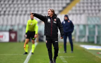  TURIN, ITALY - FEBRUARY 13: Davide Nicola, Head Coach of Torino FC gives their team instructions during the Serie A match between Torino FC and Genoa CFC at Stadio Olimpico di Torino on February 13, 2021 in Turin, Italy. Sporting stadiums around Italy remain under strict restrictions due to the Coronavirus Pandemic as Government social distancing laws prohibit fans inside venues resulting in games being played behind closed doors. (Photo by Valerio Pennicino/Getty Images)