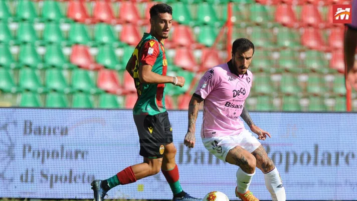 Palermo, si ferma Valente: da valutare le condizioni dell&#8217;esterno, contro il Catanzaro tornano Almici e Odjer