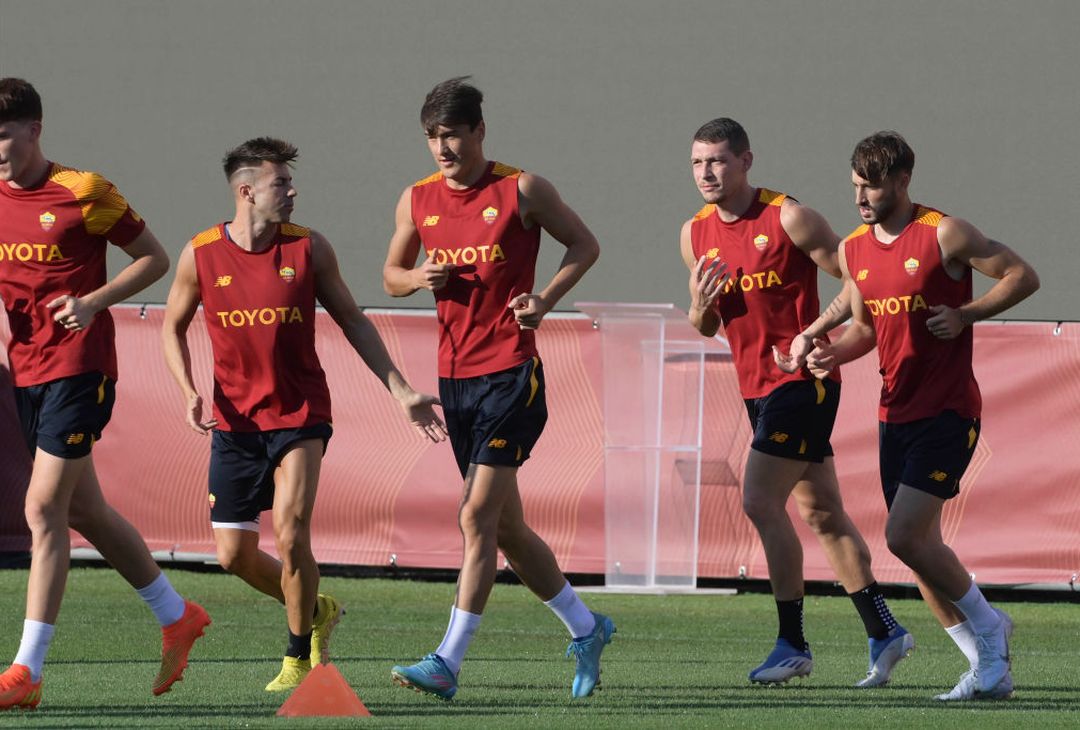 Roma, rifinitura prima del Monza: Belotti c’è. Squadra in ritiro – FOTO GALLERY - immagine 16
