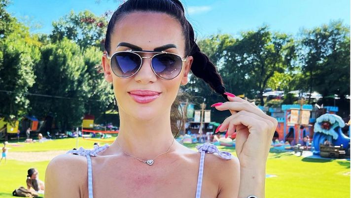 Erjona Sulejmani da urlo in bikini: la scollatura è bollente Erjona Sulejmani da urlo in bikini: la scollatura è bollente - immagine 1