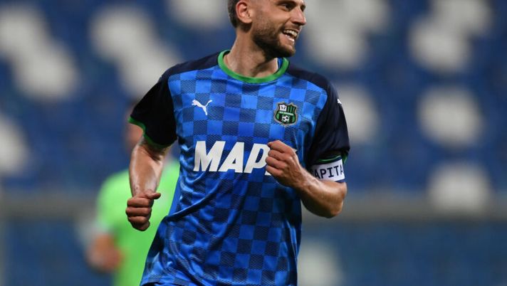 REGGIO NELL'EMILIA, ITALY - MAY 23: Domenico Berardi of Sassuolo celebrates after scoring their team's second goal during the Serie A match between US Sassuolo and SS Lazio at Mapei Stadium - Citta' del Tricolore on May 23, 2021 in Reggio nell'Emilia, Italy. Sporting stadiums around Italy remain under strict restrictions due to the Coronavirus Pandemic as Government social distancing laws prohibit fans inside venues resulting in games being played behind closed doors. (Photo by Alessandro Sabattini/Getty Images) Cinque rigoristi (più due) da prendere all’asta del fantacalcio: non solo Berardi - immagine 1