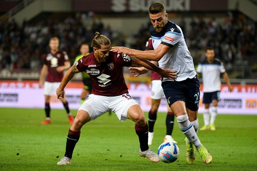  TURIN, ITALY - SEPTEMBER 23: Sergej Milinkovic Savic of SS Lazio compete for the ball with Cristian Ansaldi of Torino FC during the Serie A match between Torino FC v SS Lazio at Stadio Olimpico di Torino on September 23, 2021 in Turin, Italy. (Photo by Marco Rosi - SS Lazio/Getty Images) 