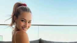 Viky Varga, buongiorno da Dubai. Lady Pellé svegli i social: lato B super