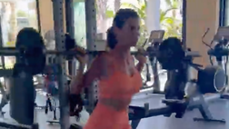 VIDEO / Elisabetta non si ferma nemmeno in vacanza. La Canalis si allena anche in Messico