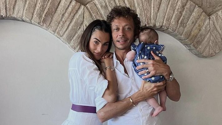 Valentino Rossi presto papà-bis? Il pilota rivela a Chi: “Ci piacerebbe avere…” - immagine 1