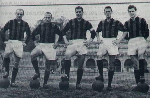  Juan Alberto Schiaffino con alcuni compagni (magliarossonera.it) 