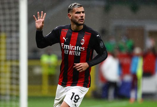 MILAN, ITALY - OCTOBER 04: Theo Hernandez of AC Milan celebrates his goal during the Serie A match between AC Milan and Spezia Calcio at Stadio Giuseppe Meazza on October 4, 2020 in Milan, Italy. (Photo by Marco Luzzani/Getty Images) MILAN, ITALY - OCTOBER 04: Theo Hernandez of AC Milan celebrates his goal during the Serie A match between AC Milan and Spezia Calcio at Stadio Giuseppe Meazza on October 4, 2020 in Milan, Italy. (Photo by Marco Luzzani/Getty Images)