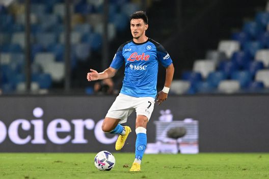 NAPLES, ITALY - AUGUST 21: Eljif Elmas of SSC Napoli during the Serie A match between SSC Napoli and AC Monza at Stadio Diego Armando Maradona on August 21, 2022 in Naples, Italy. (Photo by Francesco Pecoraro/Getty Images) elmas lione