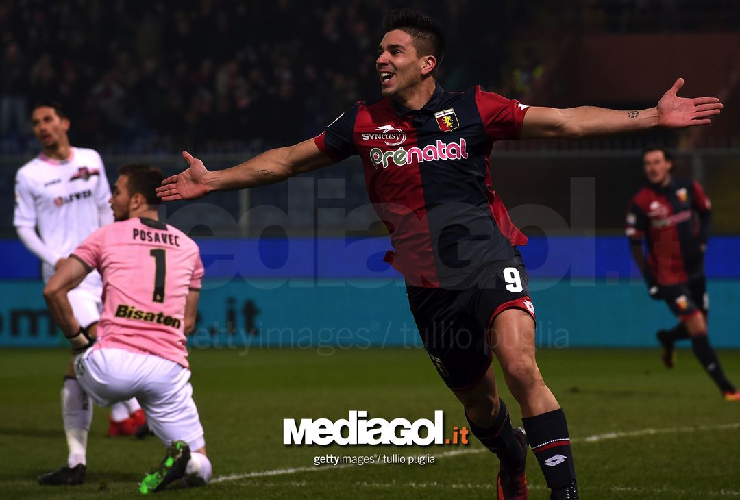  GENOA, ITALY - DECEMBER 18:  Giovanni Simeone of Genoa celebrates after scoring the opening goal during the Serie A match between Genoa CFC and US Citta di Palermo at Stadio Luigi Ferraris on December 18, 2016 in Genoa, Italy.  (Photo by Tullio M. Puglia/Getty Images)  