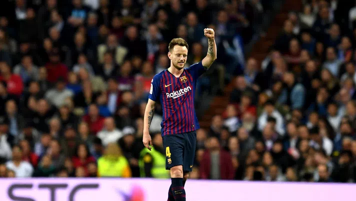 MADRID, SPAIN - MARCH 02:  Ivan Rakitic of Barcelona celebrates after scoring his sides first goal during the La Liga match between Real Madrid CF and FC Barcelona at Estadio Santiago Bernabeu on March 02, 2019 in Madrid, Spain. (Photo by David Ramos/Getty Images)