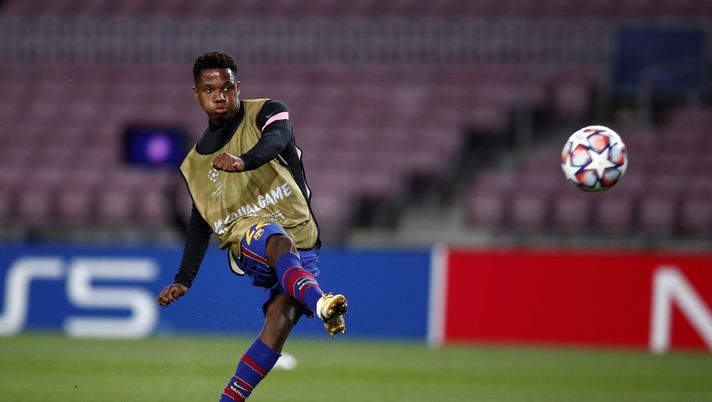 BARCELONA, SPAIN - NOVEMBER 04: Ansu Fati of Barcelona shoots during the warm up ahead of the UEFA Champions League Group G stage match between FC Barcelona and Dynamo Kyiv at Camp Nou on November 04, 2020 in Barcelona, Spain. Sporting stadiums around Spain remain under strict restrictions due to the Coronavirus Pandemic as Government social distancing laws prohibit fans inside venues resulting in games being played behind closed doors. (Photo by Eric Alonso/Getty Images) BARCELONA, SPAIN - NOVEMBER 04: Ansu Fati of Barcelona shoots during the warm up ahead of the UEFA Champions League Group G stage match between FC Barcelona and Dynamo Kyiv at Camp Nou on November 04, 2020 in Barcelona, Spain. Sporting stadiums around Spain remain under strict restrictions due to the Coronavirus Pandemic as Government social distancing laws prohibit fans inside venues resulting in games being played behind closed doors. (Photo by Eric Alonso/Getty Images)