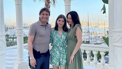 Antonio Conte in vacanza con la famiglia: lo scatto con moglie e figlia