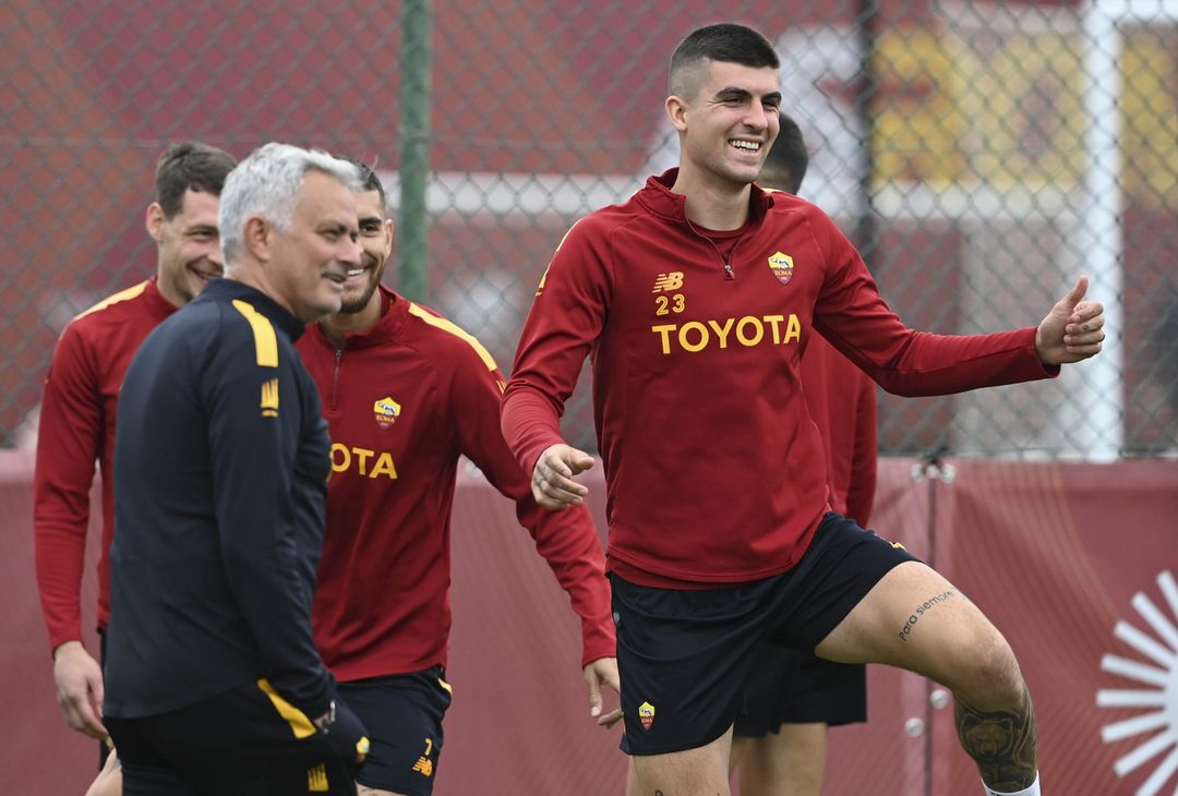 Roma, allenamento in vista del Bayer: ci sono Dybala e Wijnaldum – FOTO GALLERY - immagine 8