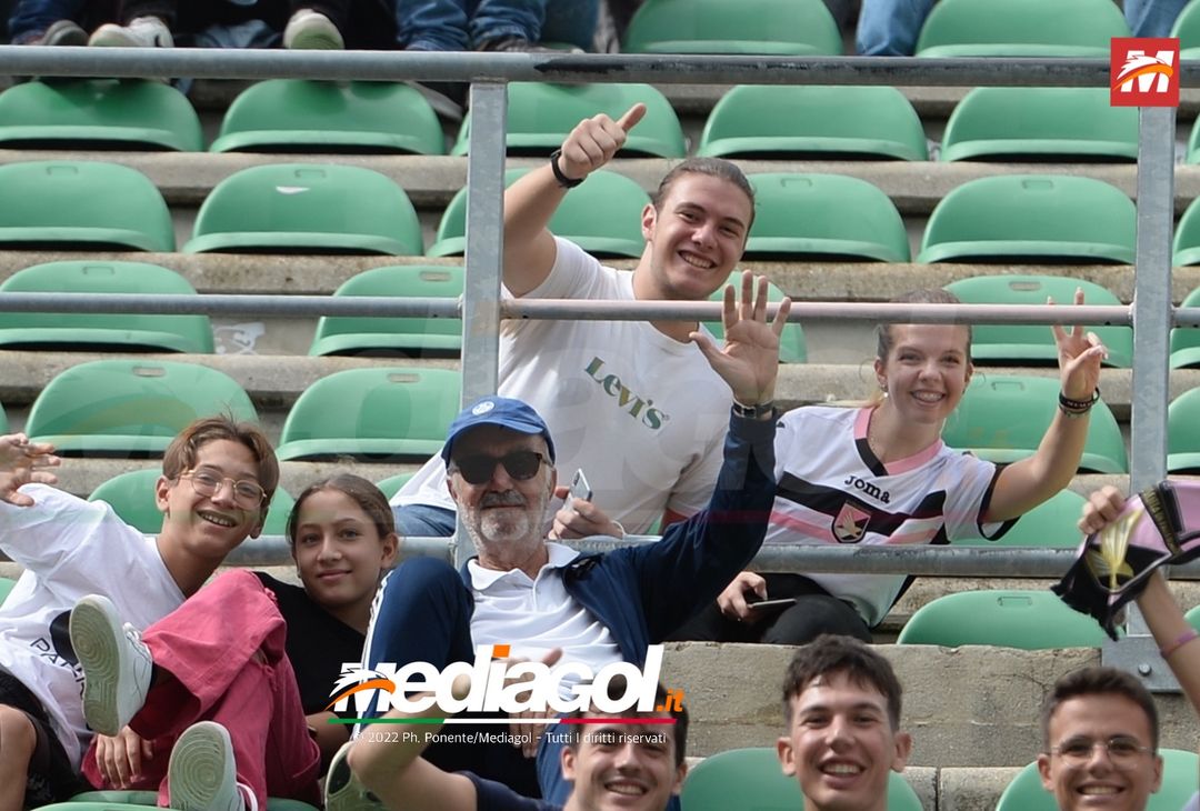 FOTOTIFO Palermo-Pisa 3-3, i tifosi allo Stadio “Renzo Barbera” (Gallery) - immagine 41