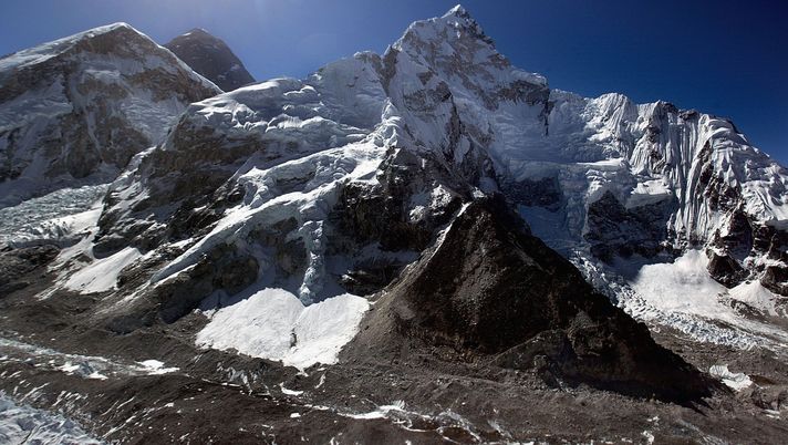 EVEREST HIMALAYAN RANGE, NEPAL - MAY 15: Aerial photograph of Mt Everest (back-center) and Everest's West Shoulder with Nuptse (Right - 8848m) May 15, 2003 on the Nepal - Tibet border. A record 1,000 climbers plan assaults on the 8,850-meter (29,035-foot) summit of Mount Everest to celebrate the 50-year anniversary of the first successful assault on the World's tallest mountain May 29, 2003. (Photo by Paula Bronstein/Getty Images) EVEREST HIMALAYAN RANGE, NEPAL - MAY 15: Aerial photograph of Mt Everest (back-center) and Everest's West Shoulder with Nuptse (Right - 8848m) May 15, 2003 on the Nepal - Tibet border. A record 1,000 climbers plan assaults on the 8,850-meter (29,035-foot) summit of Mount Everest to celebrate the 50-year anniversary of the first successful assault on the World's tallest mountain May 29, 2003. (Photo by Paula Bronstein/Getty Images)