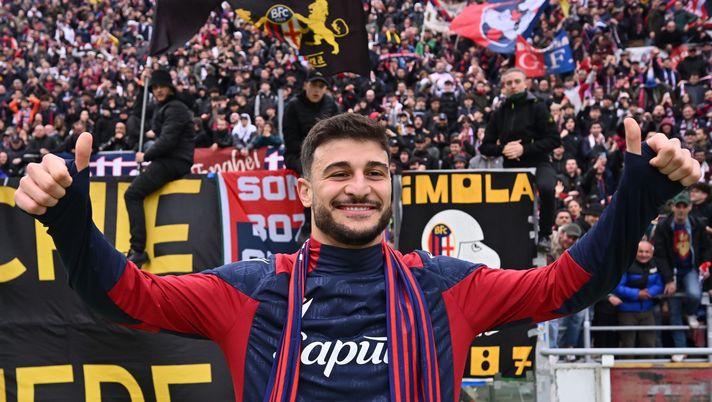 BOLOGNA, ITALY - APRIL 01: Riccardo Orsolini of Bologna FC celebrates during the Serie A TIM match between Bologna FC and US Salernitana at Stadio Renato Dall'Ara on April 01, 2024 in Bologna, Italy. (Photo by Alessandro Sabattini/Getty Images) Orsolini-gol aveva ragione: il vantaggio sulla Fiorentina è abissale - immagine 1