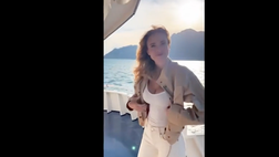 VIDEO / Diletta Leotta, giro in barca al tramonto e i fan apprezzano