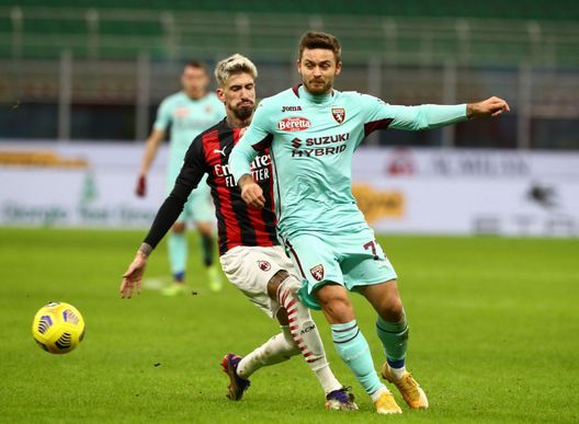 MILAN, ITALY - JANUARY 09: Karol Linetty of Torino F.C. is tackled by Samu Castillejo of A.C. Milan during the Serie A match between AC Milan and Torino FC at Stadio Giuseppe Meazza on January 09, 2021 in Milan, Italy. Sporting stadiums around Italy remain under strict restrictions due to the Coronavirus Pandemic as Government social distancing laws prohibit fans inside venues resulting in games being played behind closed doors. (Photo by Marco Luzzani/Getty Images) MILAN, ITALY - JANUARY 09: Karol Linetty of Torino F.C. is tackled by Samu Castillejo of A.C. Milan during the Serie A match between AC Milan and Torino FC at Stadio Giuseppe Meazza on January 09, 2021 in Milan, Italy. Sporting stadiums around Italy remain under strict restrictions due to the Coronavirus Pandemic as Government social distancing laws prohibit fans inside venues resulting in games being played behind closed doors. (Photo by Marco Luzzani/Getty Images)