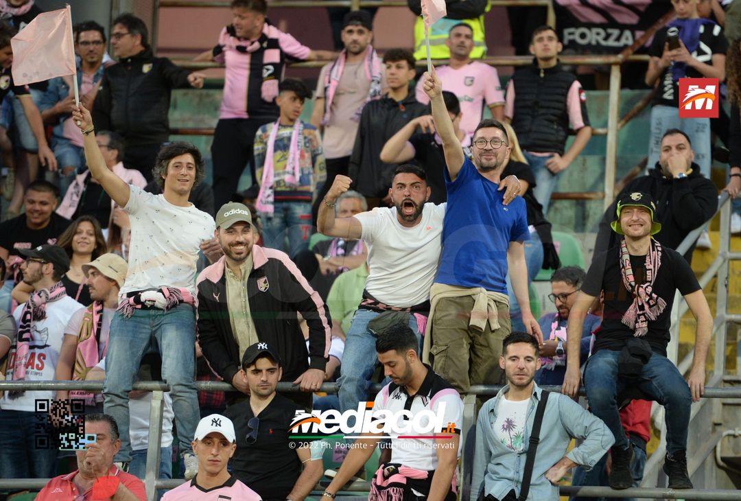 Fototifo, i tifosi allo stadio per Palermo-Virtus Entella 2-2 (gallery) - immagine 144