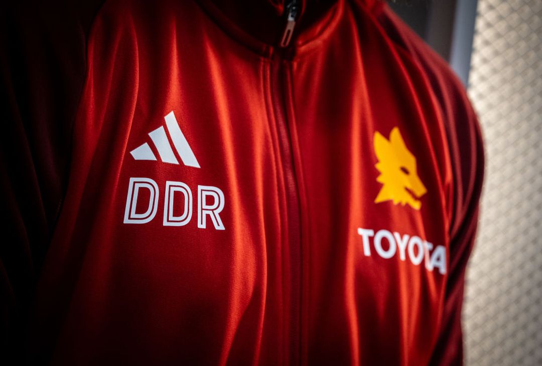 De Rossi riabbraccia la Roma. L’accoglienza a Trigoria – FOTO GALLERY - immagine 21