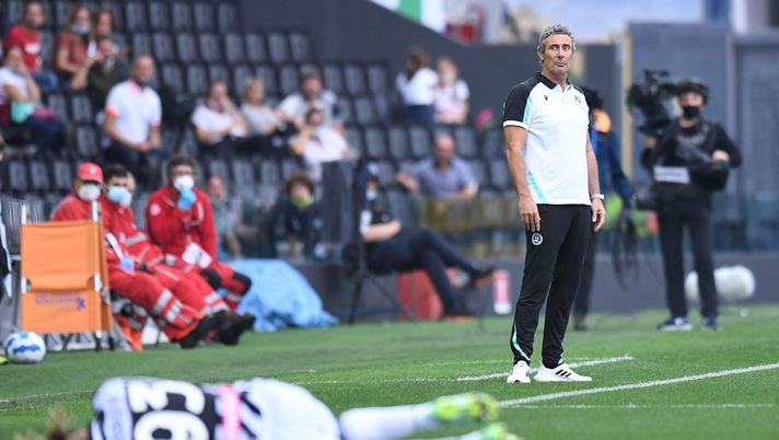 UDINE, ITALY - SEPTEMBER 26: Luca Gotti head coach of Udinese Calcio reacts during the Serie A match between Udinese Calcio and ACF Fiorentina at Dacia Arena on September 26, 2021 in Udine, Italy. (Photo by Alessandro Sabattini/Getty Images) 
