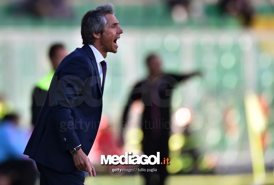  PALERMO, ITALY - APRIL 30:  Head coach Paulo Sousa of Fiorentina issues instructions during the Serie A match between US Citta di Palermo and ACF Fiorentina at Stadio Renzo Barbera on April 30, 2017 in Palermo, Italy.  (Photo by Tullio M. Puglia/Getty Images) 