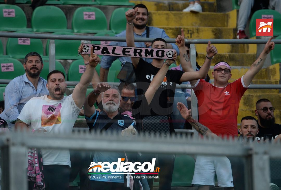 Fototifo, i tifosi allo stadio per Palermo-Virtus Entella 2-2 (gallery) - immagine 80