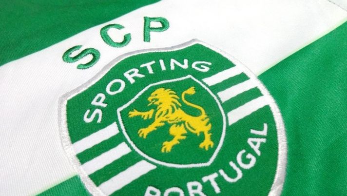 FOTO – Sporting Lisbona, gemellaggio non solo con la Fiorentina: lo striscione FOTO – Sporting Lisbona, gemellaggio non solo con la Fiorentina: lo striscione - immagine 1