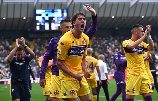 UDINE, ITALY - SEPTEMBER 26: Dusan Vlahovic of ACF Fiorentina celebrates the victory during the Serie A match between Udinese Calcio and ACF Fiorentina at Dacia Arena on September 26, 2021 in Udine, Italy. (Photo by Alessandro Sabattini/Getty Images) Consigli Fantacalcio, 5 attaccanti per la 7a giornata: Quagliarella per sbloccarsi, occhio a Rebic- immagine 5