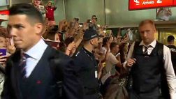 Euro 2016 – Folla in festa all’aeroporto per la Polonia di Glik